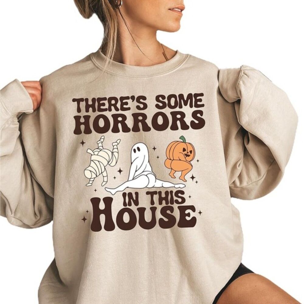 βThereβs Some Horrors in This Houseβ Halloween Sweatshirt | Size L